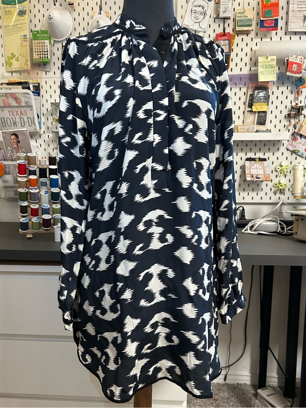 Tolani Black and White Silk Long-Sleeve Tie-Neck Printed Top